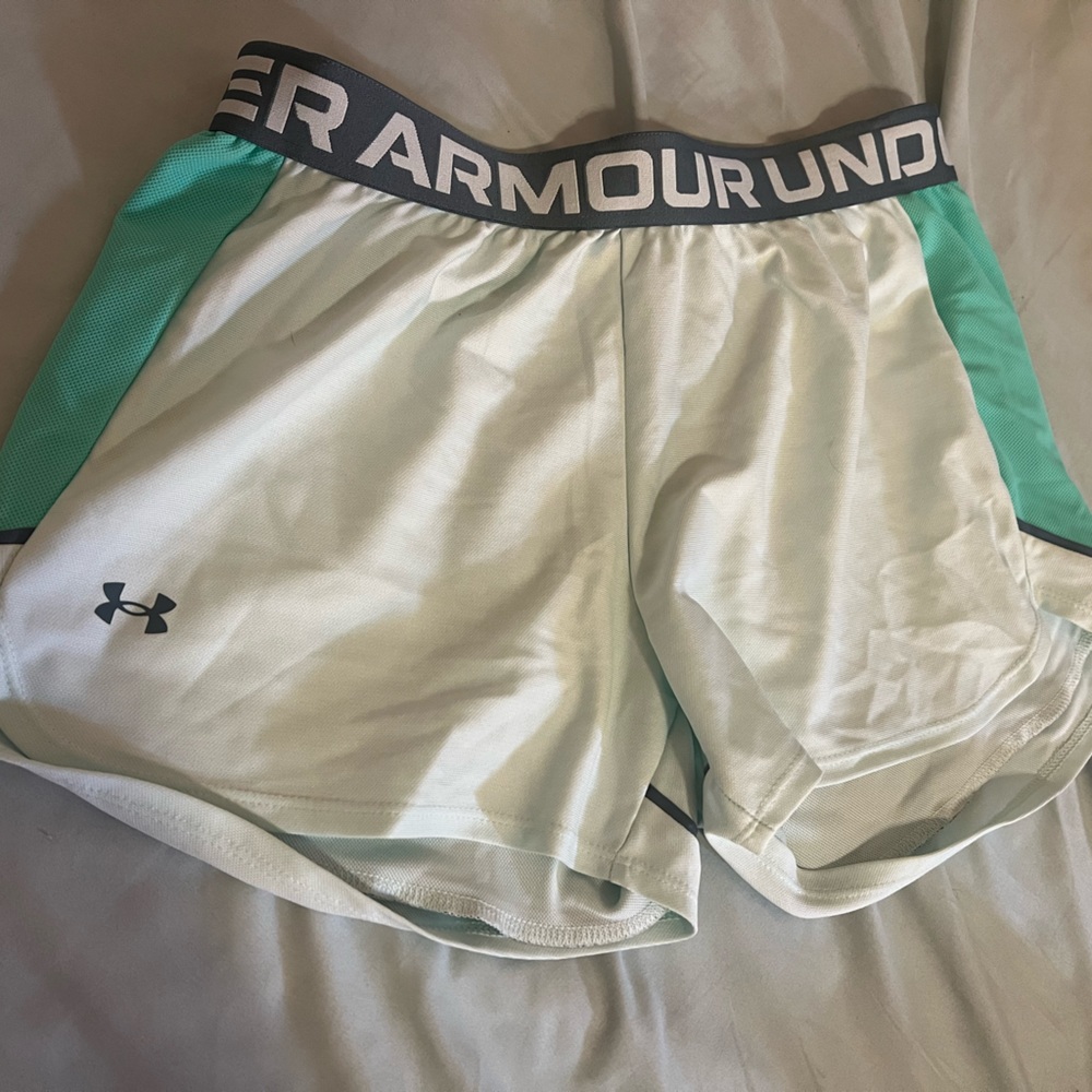 Under Armour Women’s Shorts (small) never worn